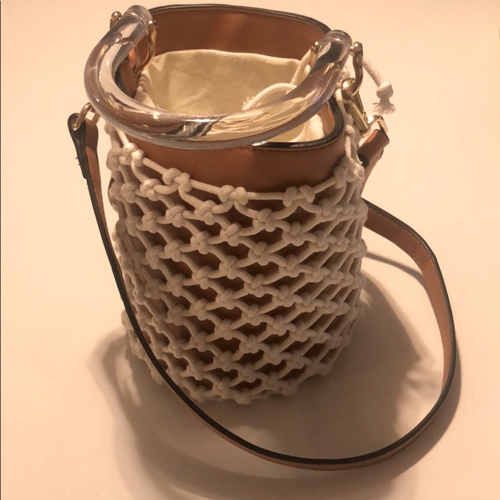 Weave net basket bag with lucite style handle
